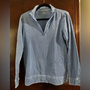 Vineyard vines sweatshirt it’s a large but fits very small, more like a medium